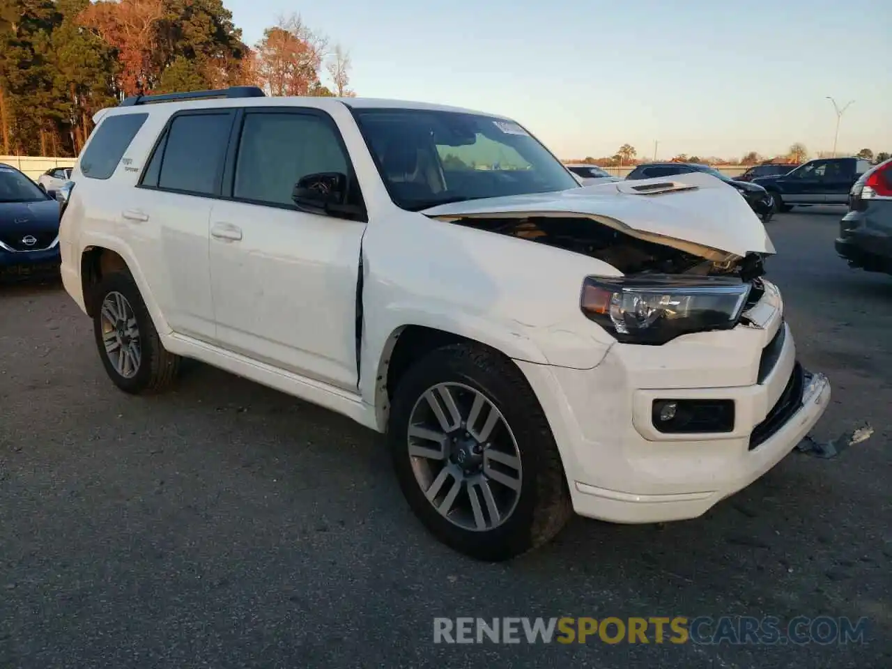 4 Photograph of a damaged car JTEAU5JR2R5305577 TOYOTA 4RUNNER 2024