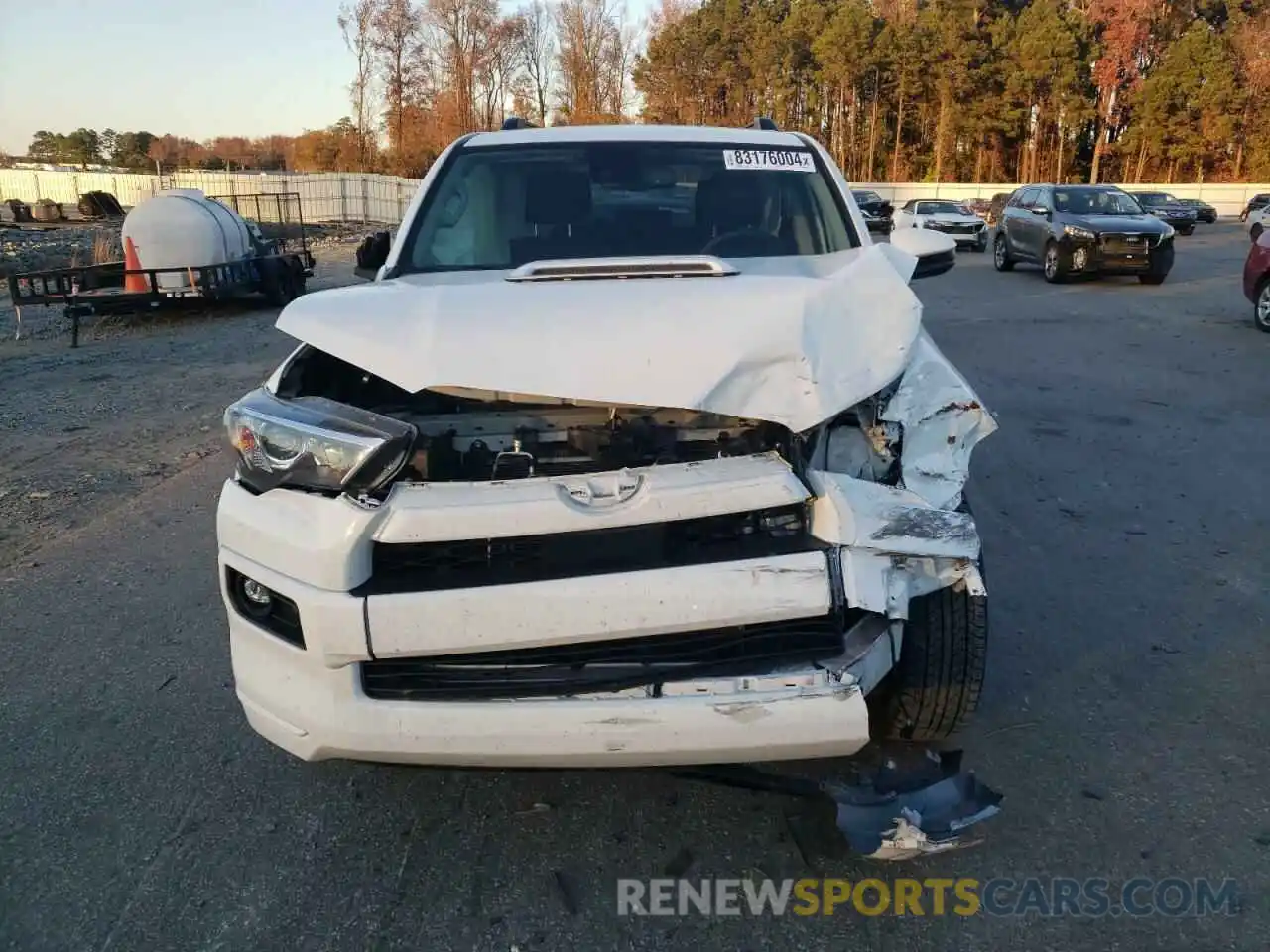 5 Photograph of a damaged car JTEAU5JR2R5305577 TOYOTA 4RUNNER 2024