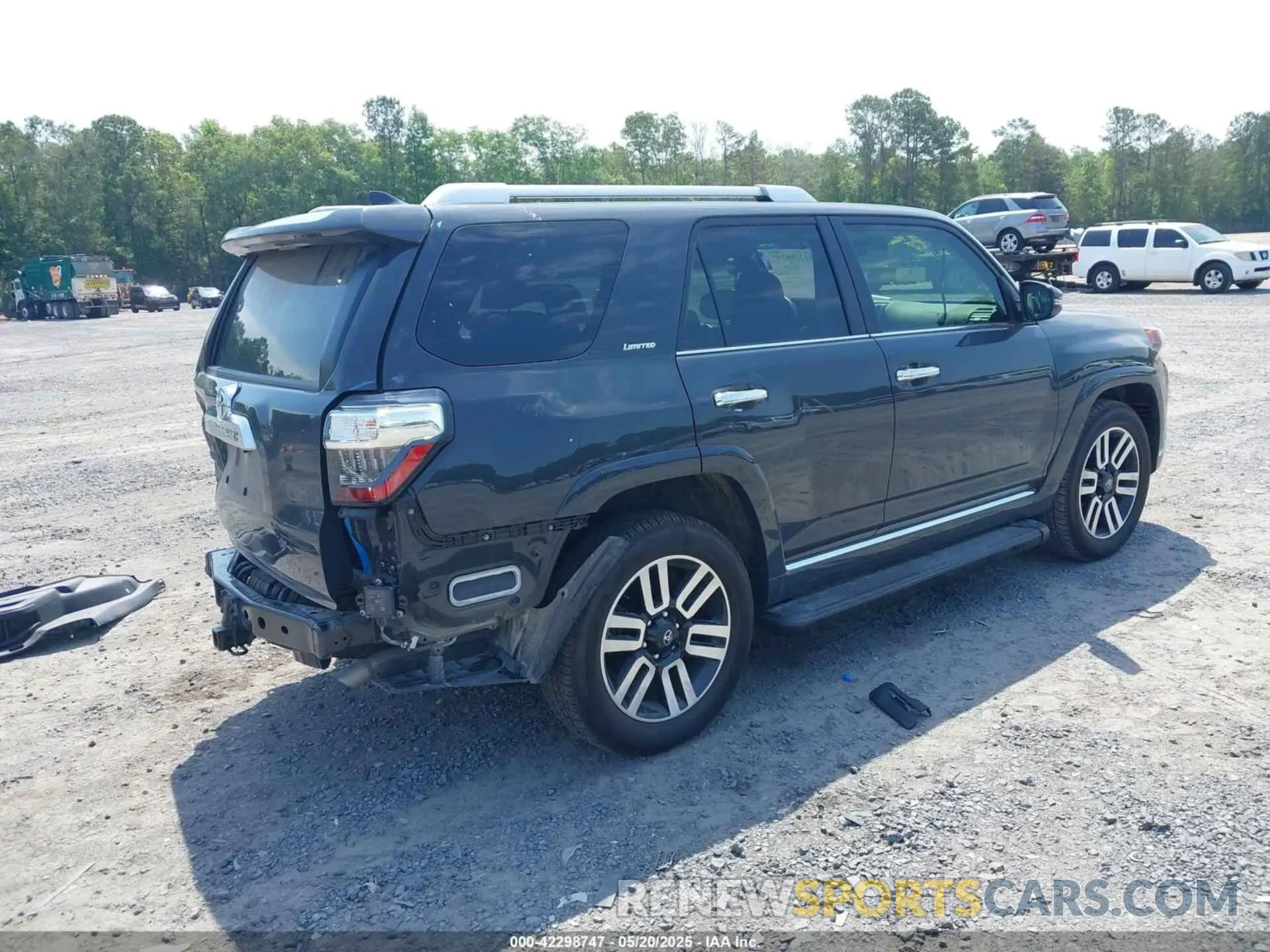 4 Photograph of a damaged car JTEDU5JR9R5306609 TOYOTA 4RUNNER 2024