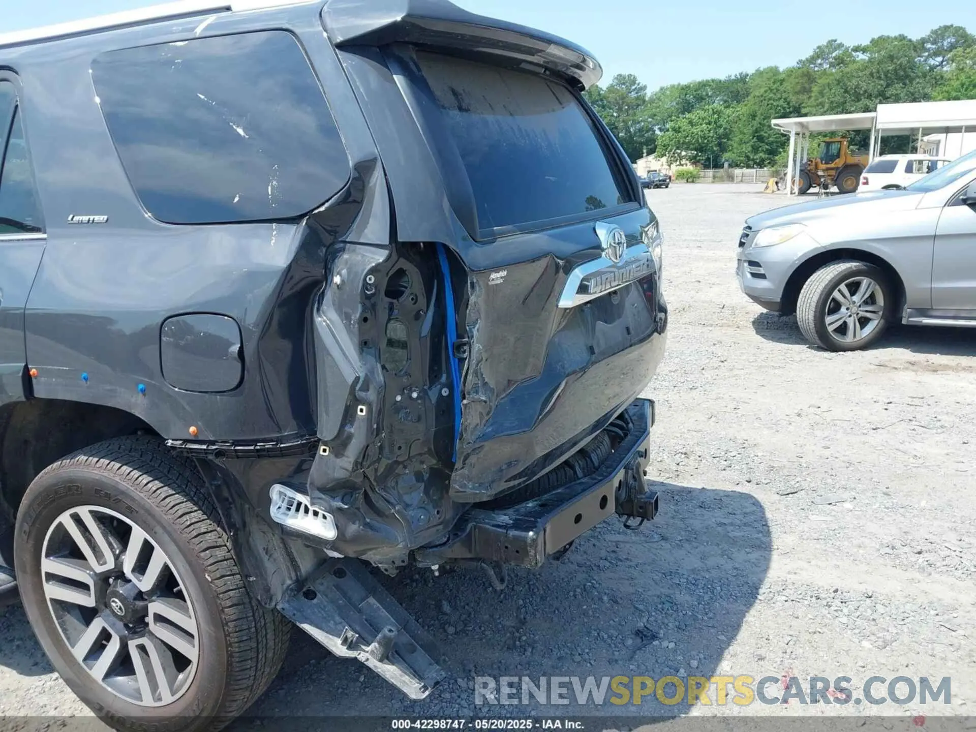 6 Photograph of a damaged car JTEDU5JR9R5306609 TOYOTA 4RUNNER 2024