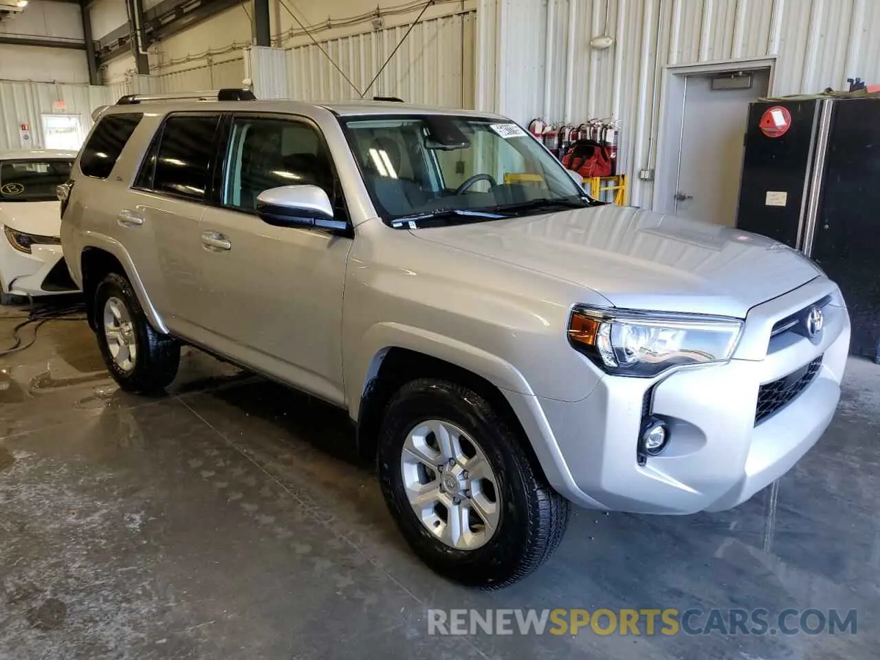 4 Photograph of a damaged car JTEEU5JR0R5314652 TOYOTA 4RUNNER 2024