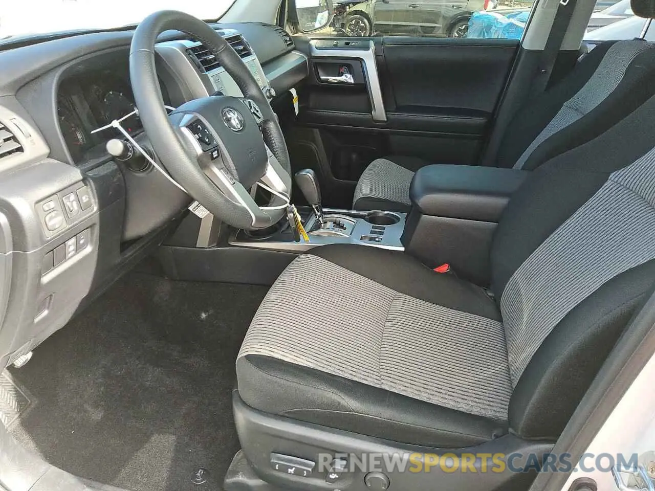 7 Photograph of a damaged car JTEEU5JR2R5314992 TOYOTA 4RUNNER 2024