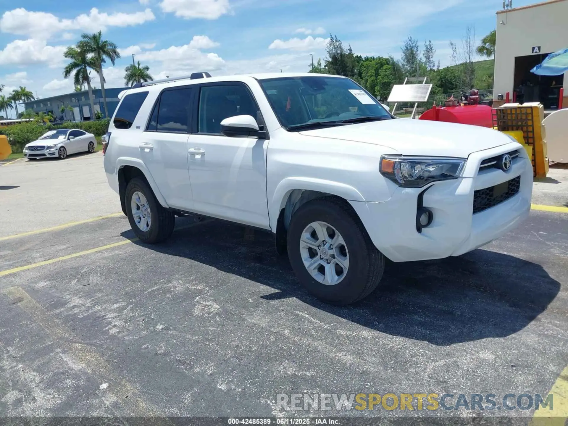1 Photograph of a damaged car JTEEU5JR6R5310976 TOYOTA 4RUNNER 2024