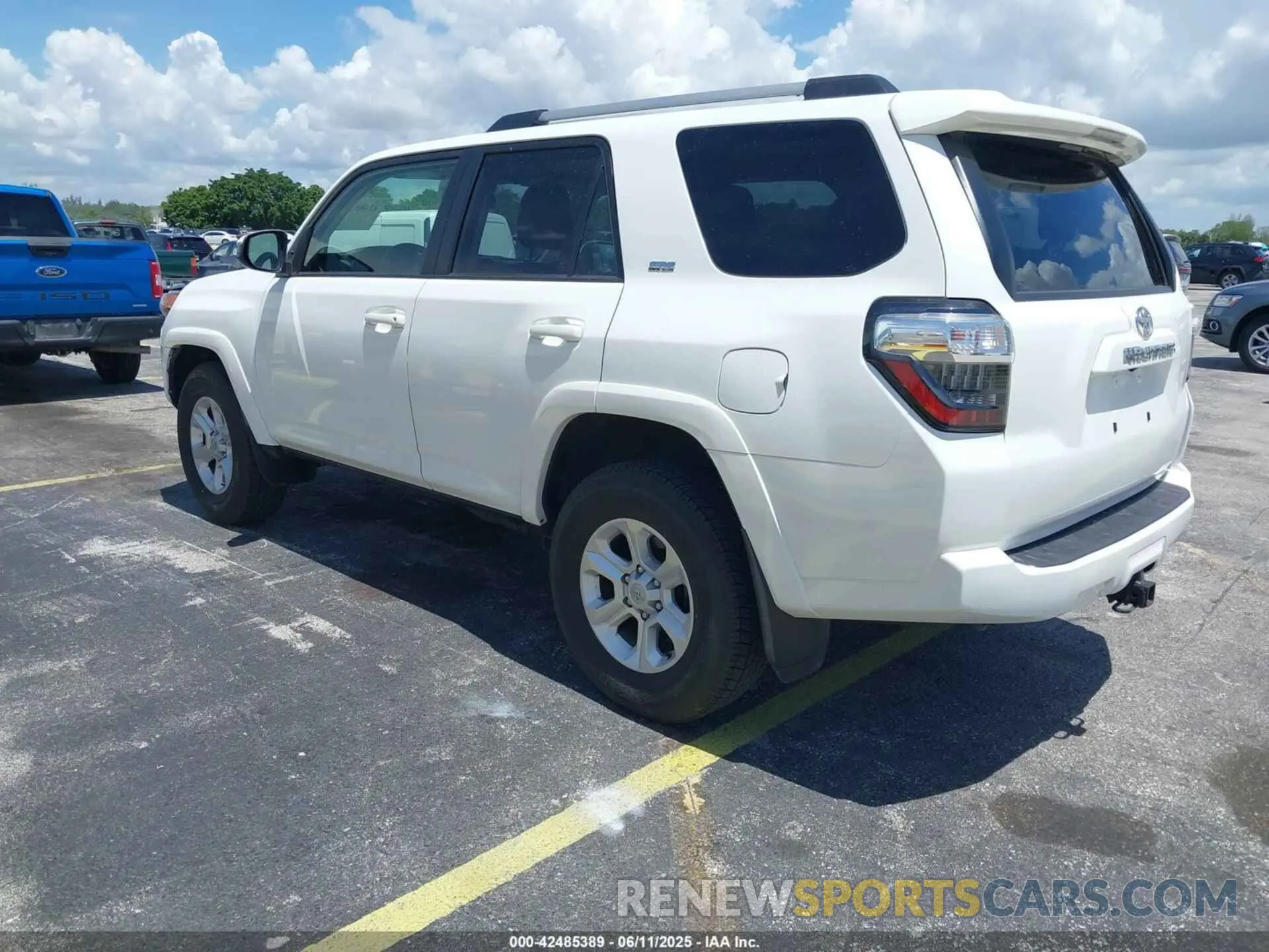 3 Photograph of a damaged car JTEEU5JR6R5310976 TOYOTA 4RUNNER 2024