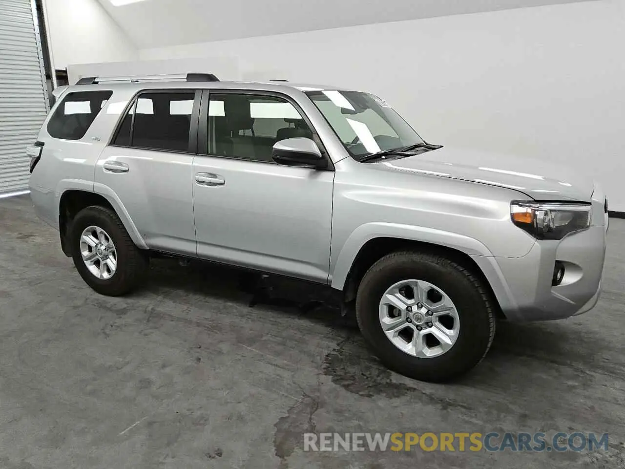 4 Photograph of a damaged car JTEEU5JR7R5305267 TOYOTA 4RUNNER 2024
