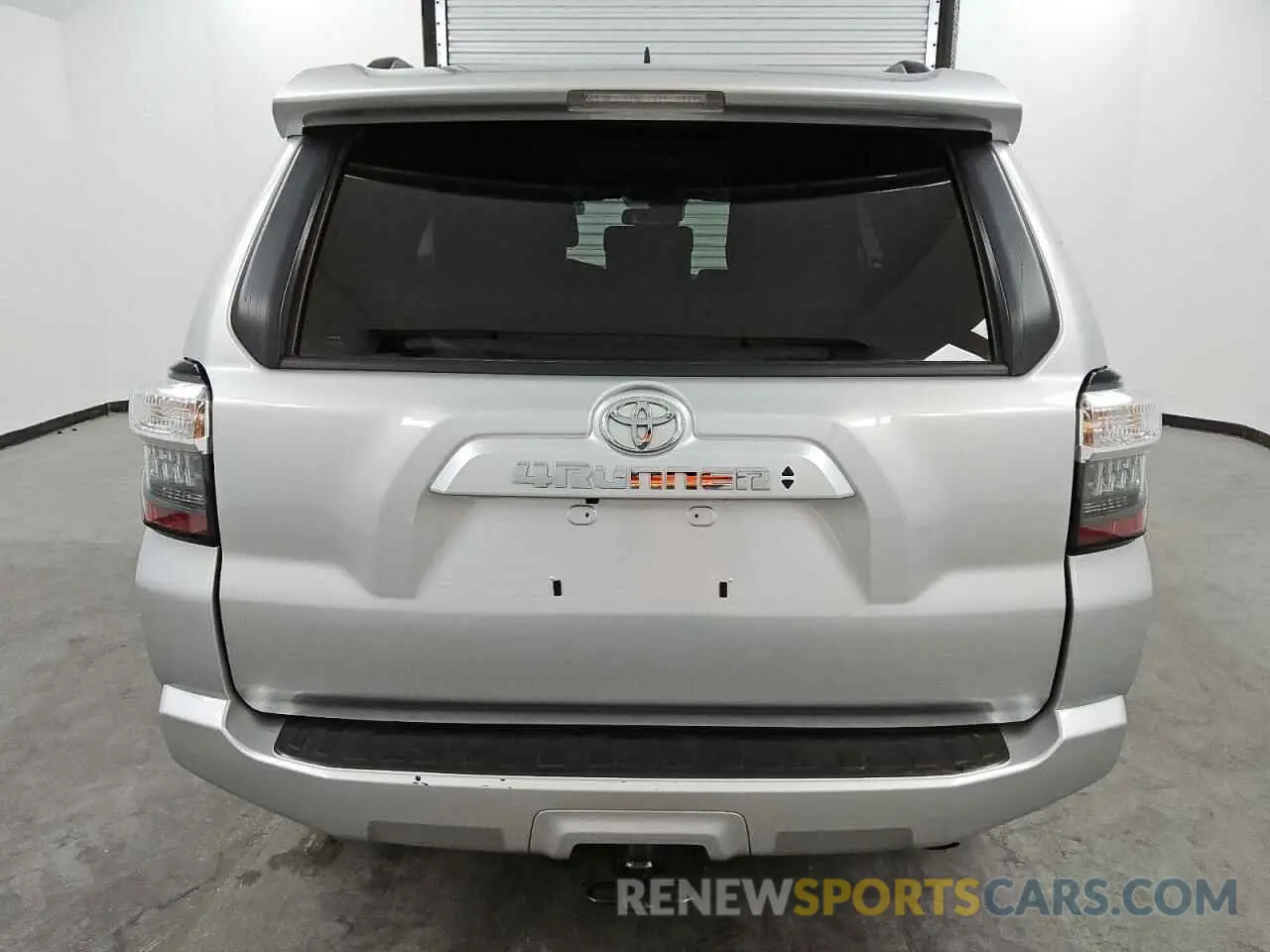 6 Photograph of a damaged car JTEEU5JR7R5305267 TOYOTA 4RUNNER 2024