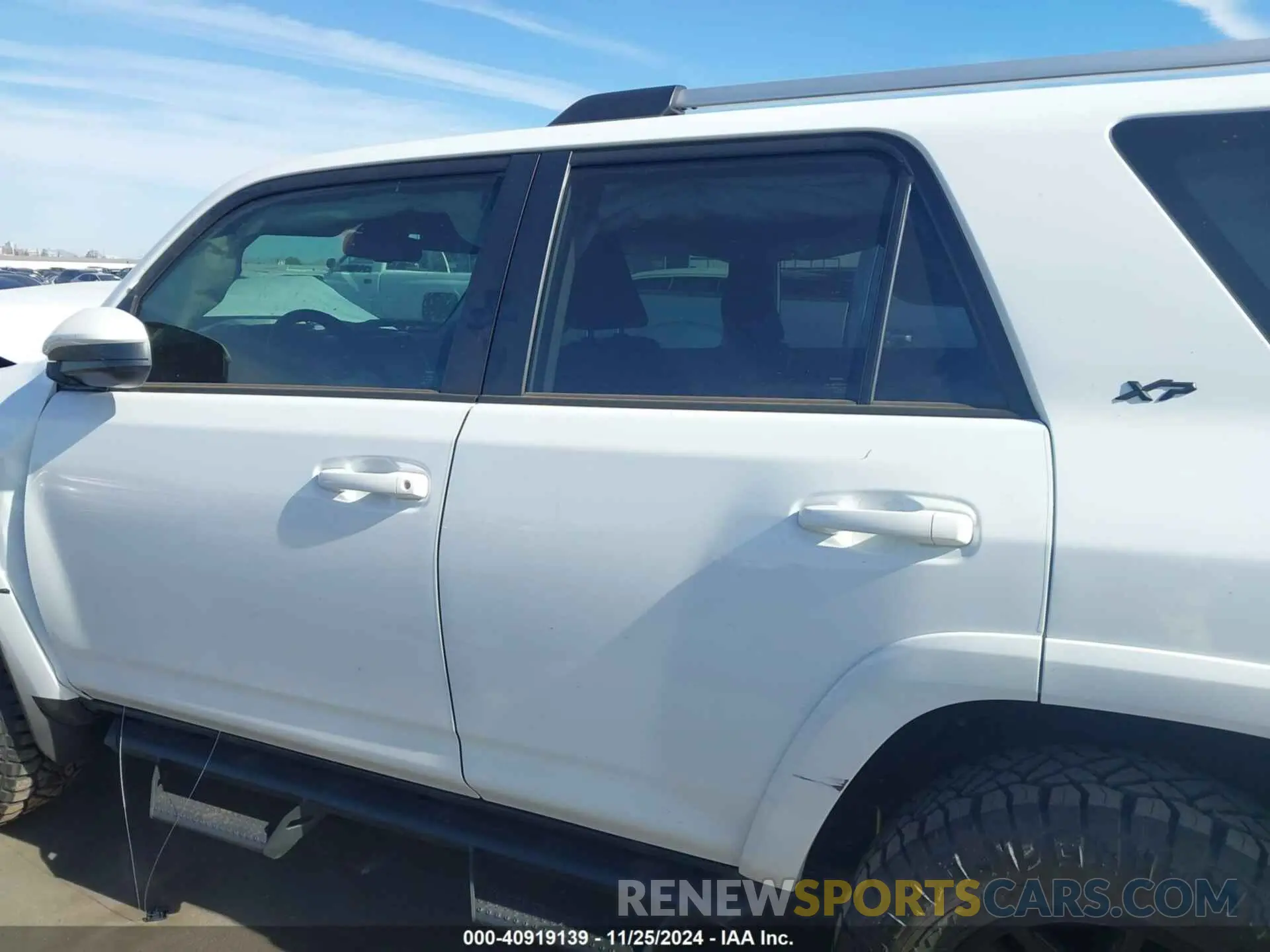 14 Photograph of a damaged car JTEEU5JR7R5313496 TOYOTA 4RUNNER 2024