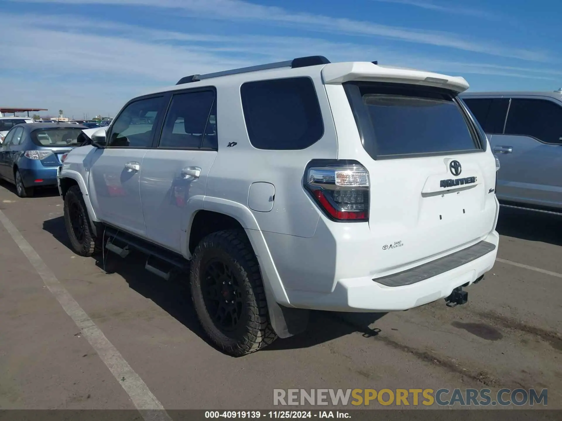 3 Photograph of a damaged car JTEEU5JR7R5313496 TOYOTA 4RUNNER 2024