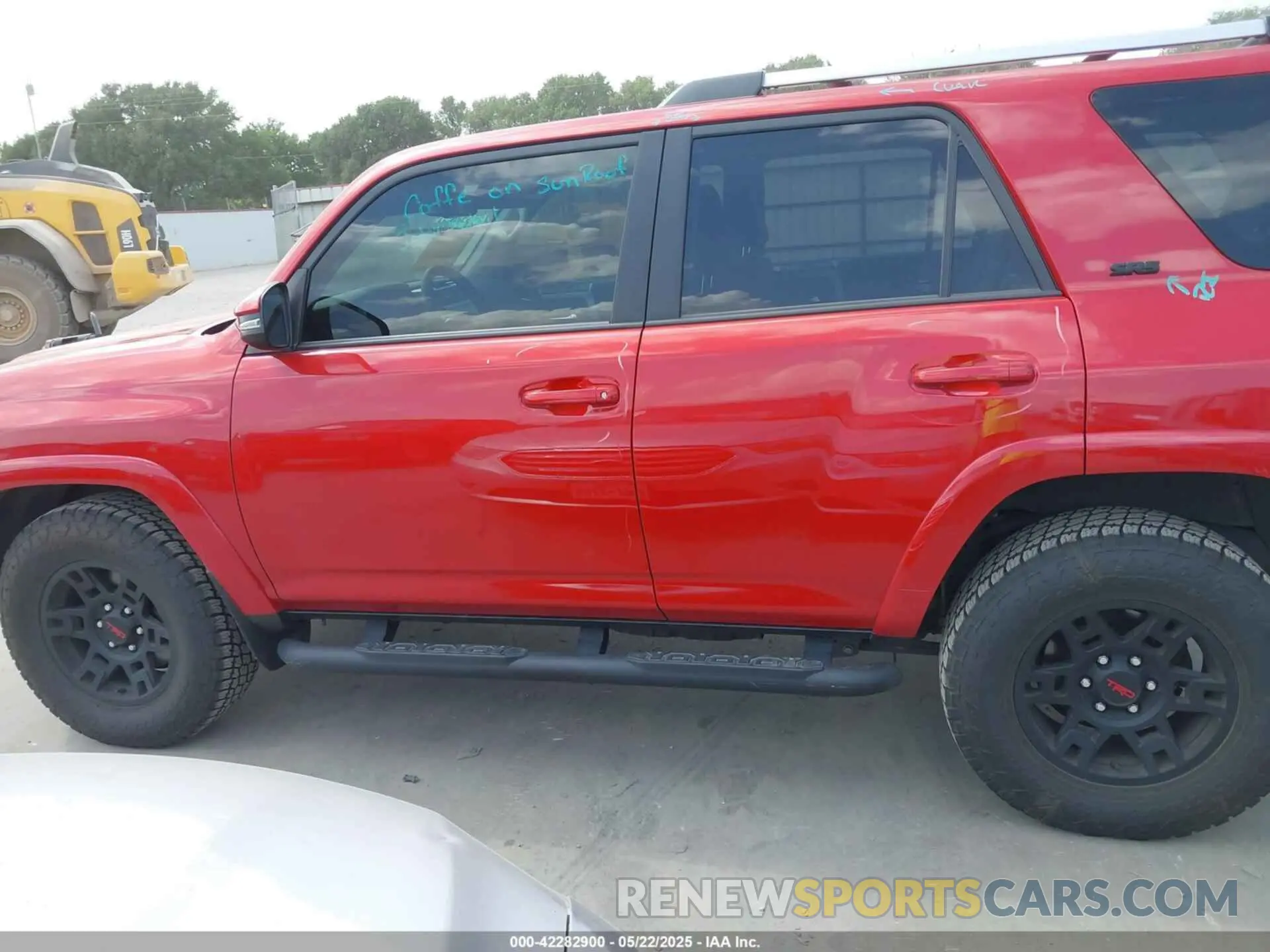 15 Photograph of a damaged car JTEFU5JR4R5305764 TOYOTA 4RUNNER 2024