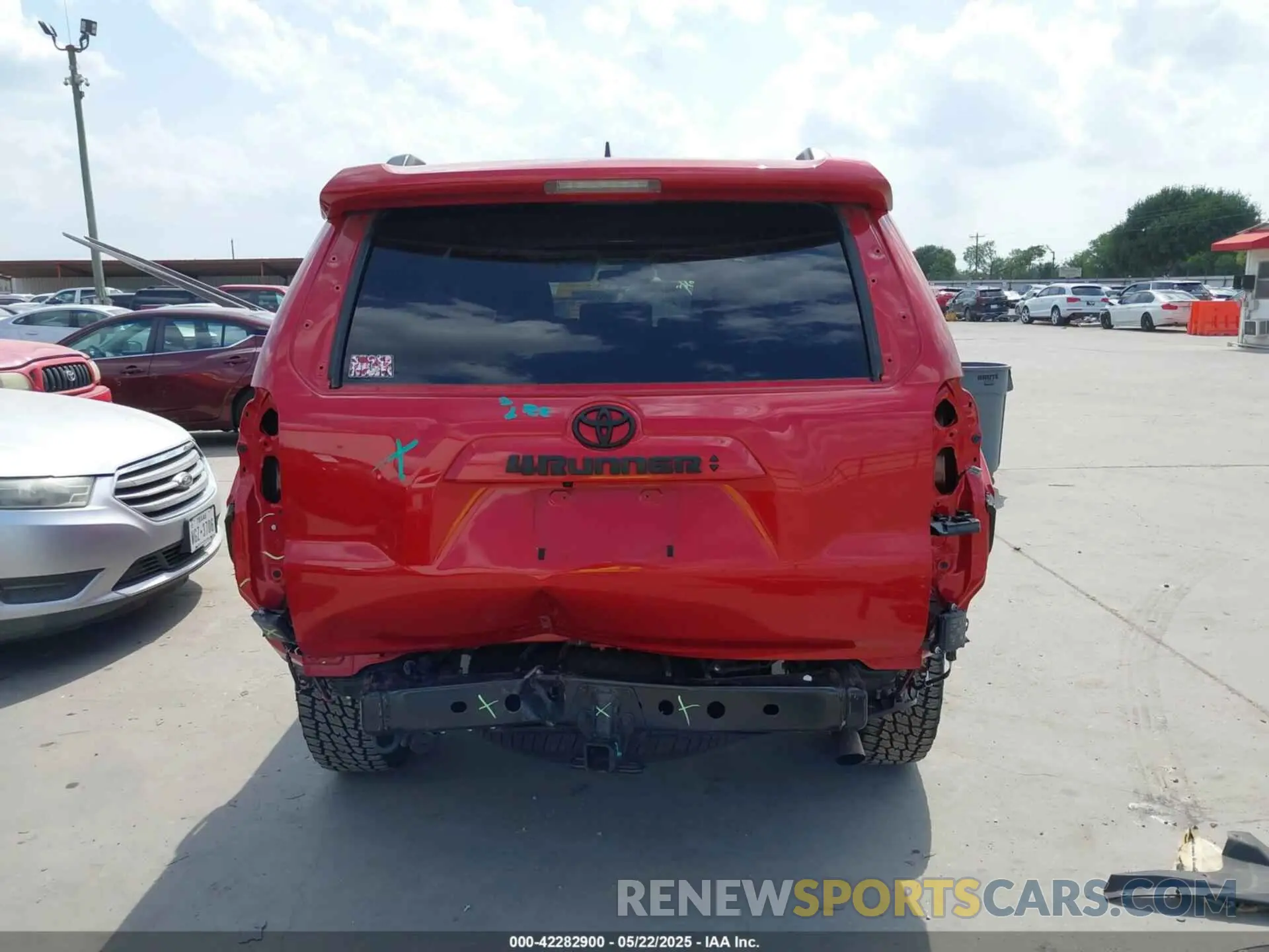 17 Photograph of a damaged car JTEFU5JR4R5305764 TOYOTA 4RUNNER 2024
