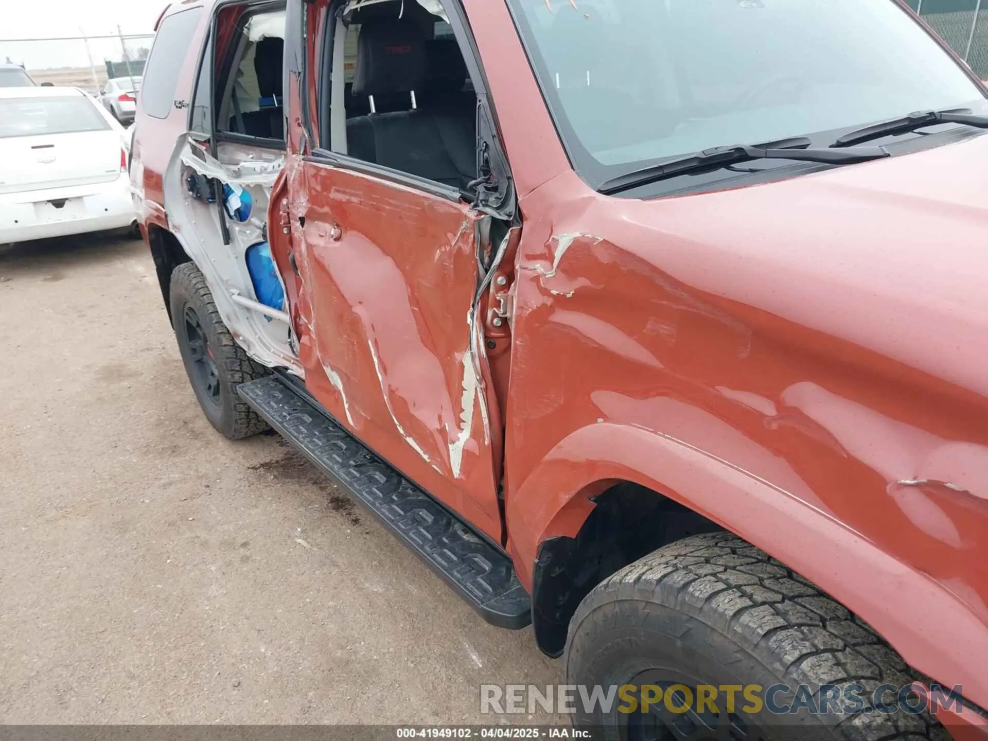 18 Photograph of a damaged car JTELU5JR4R6224048 TOYOTA 4RUNNER 2024