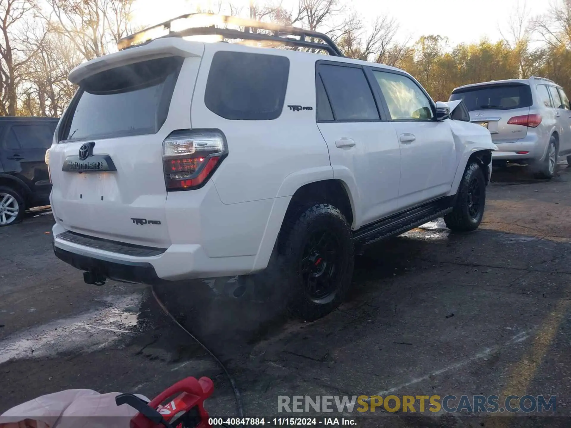 4 Photograph of a damaged car JTELU5JR7R6276290 TOYOTA 4RUNNER 2024
