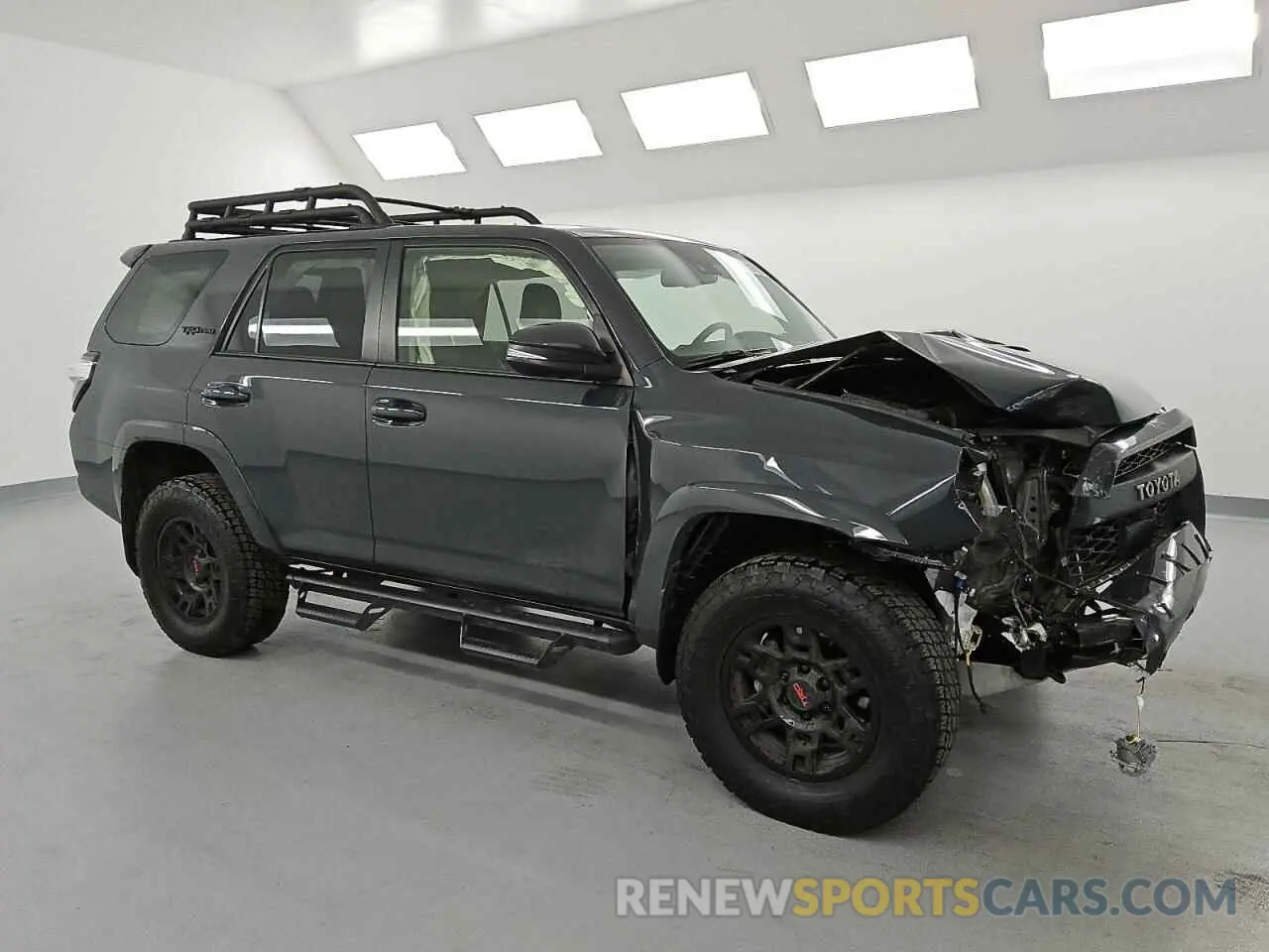 4 Photograph of a damaged car JTELU5JR8R6285922 TOYOTA 4RUNNER 2024