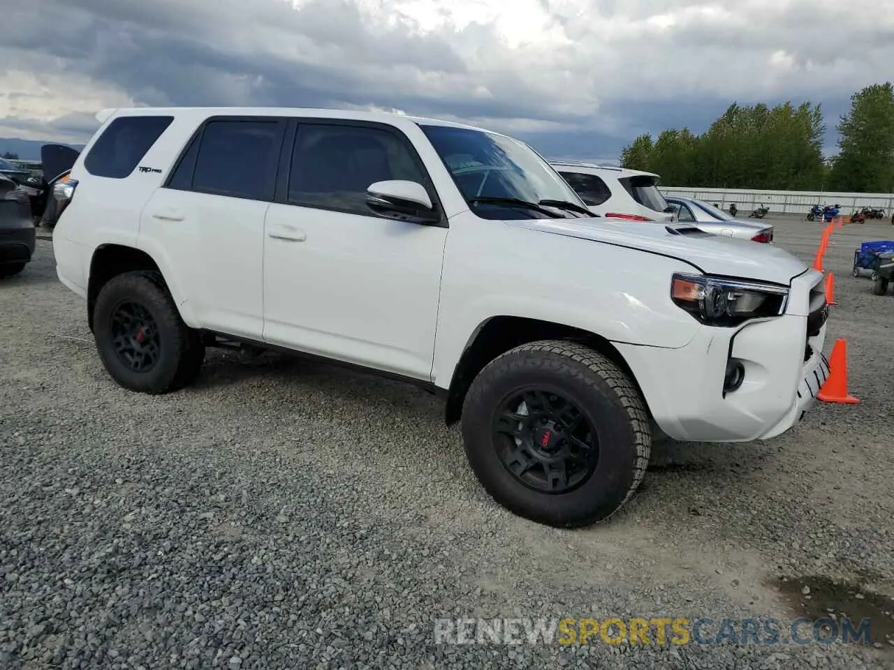 4 Photograph of a damaged car JTELU5JR9R6303909 TOYOTA 4RUNNER 2024