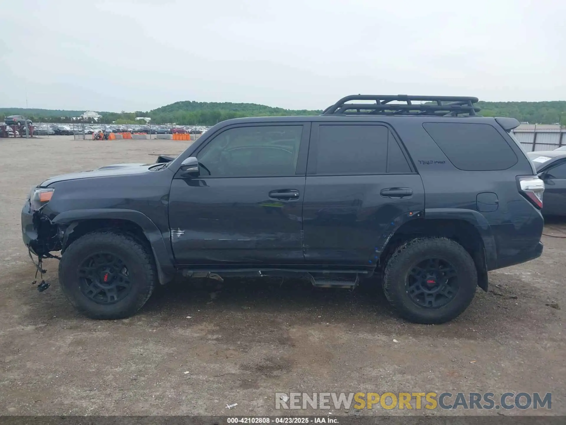 14 Photograph of a damaged car JTELU5JRXR6222451 TOYOTA 4RUNNER 2024