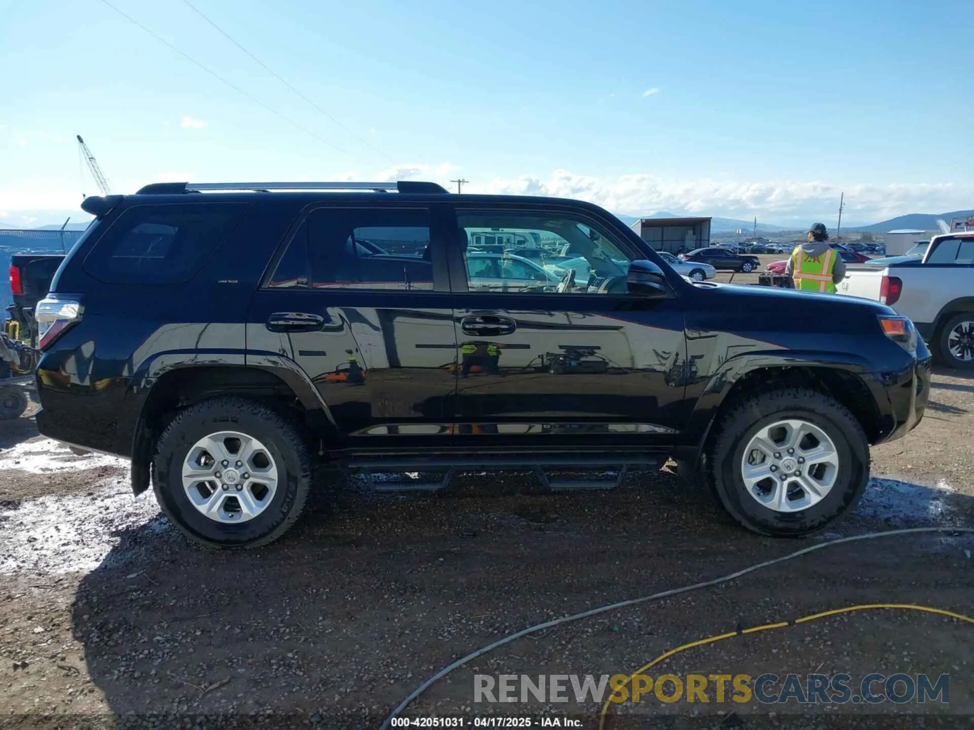 14 Photograph of a damaged car JTEMU5JR1R6299617 TOYOTA 4RUNNER 2024