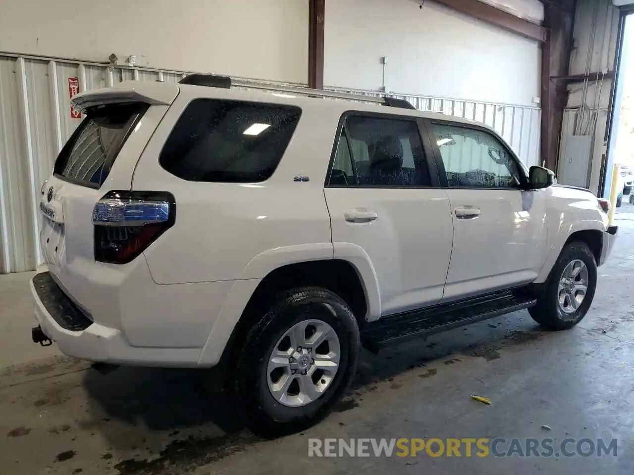 3 Photograph of a damaged car JTEMU5JR3R6258406 TOYOTA 4RUNNER 2024