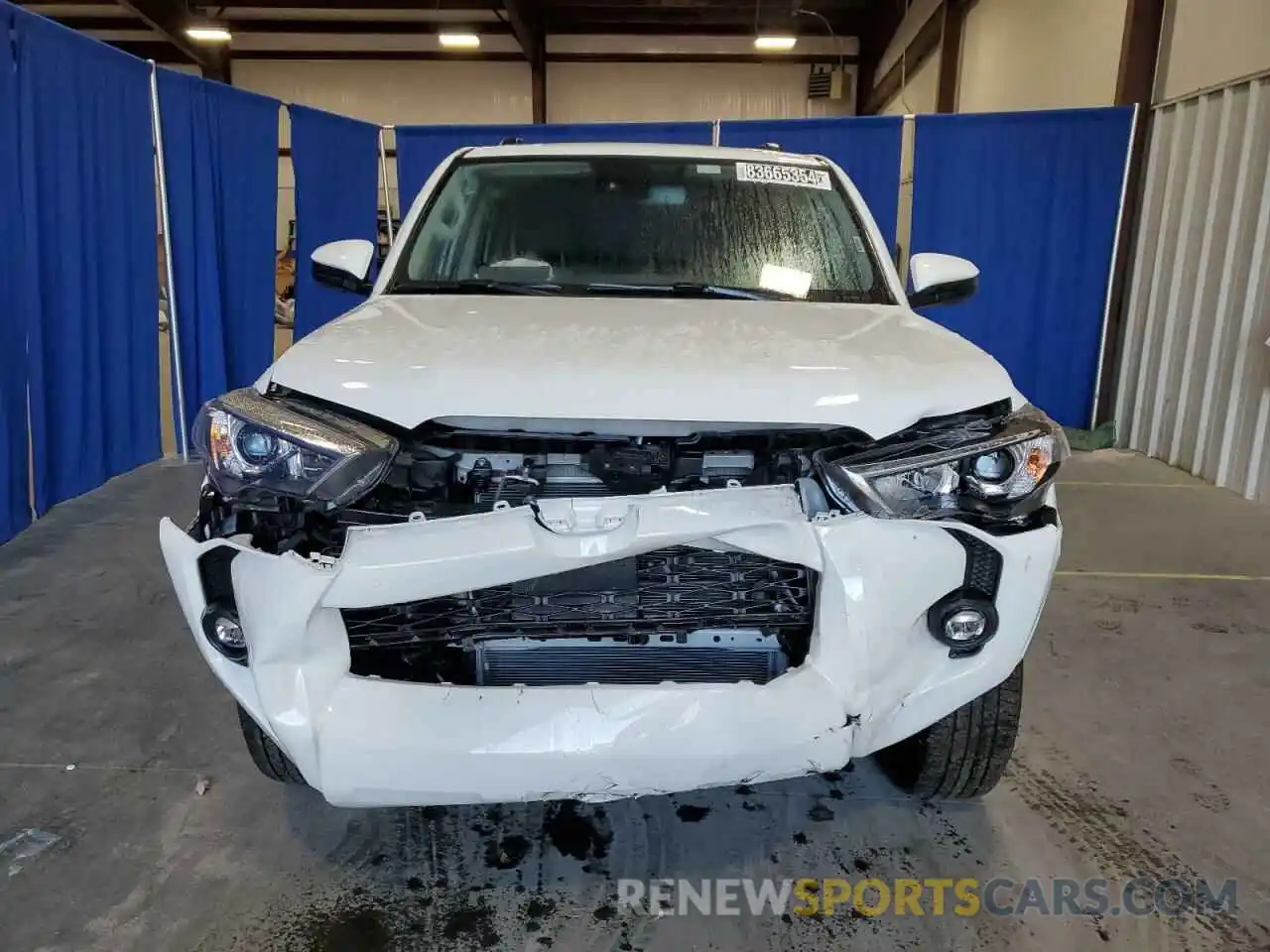 5 Photograph of a damaged car JTEMU5JR3R6258406 TOYOTA 4RUNNER 2024