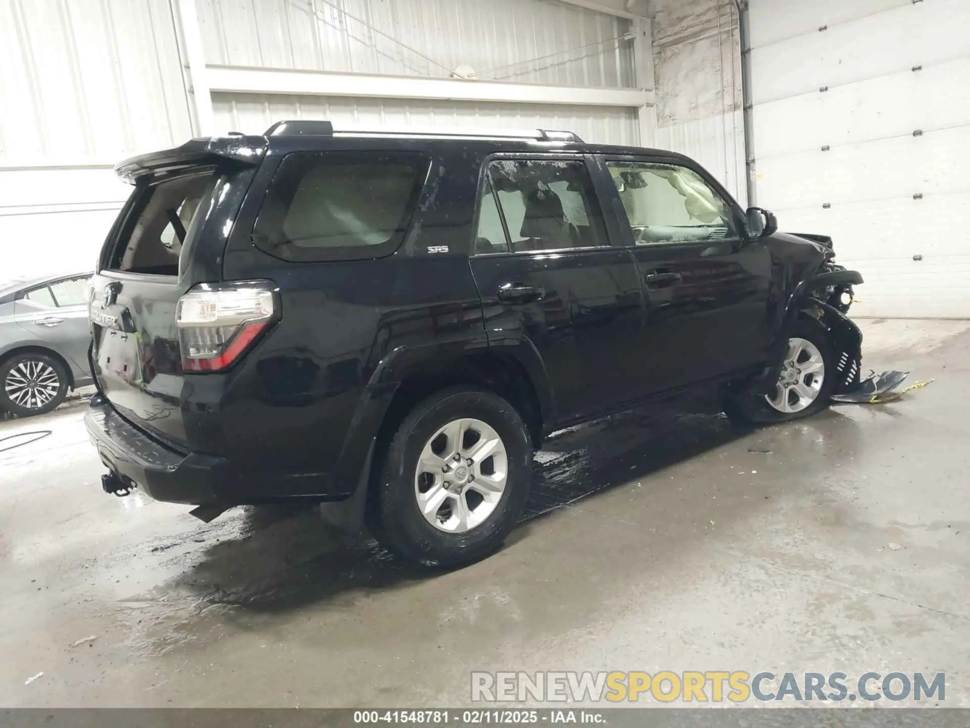 4 Photograph of a damaged car JTEMU5JR5R6280827 TOYOTA 4RUNNER 2024