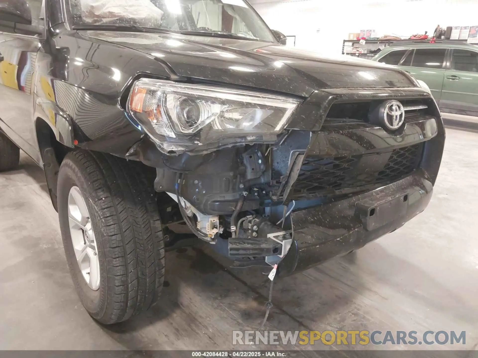 6 Photograph of a damaged car JTEMU5JR9R6253100 TOYOTA 4RUNNER 2024