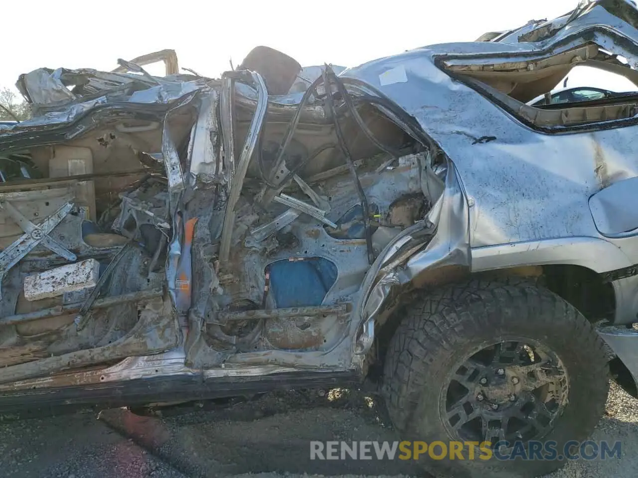 13 Photograph of a damaged car JTENU5JR3R6255669 TOYOTA 4RUNNER 2024