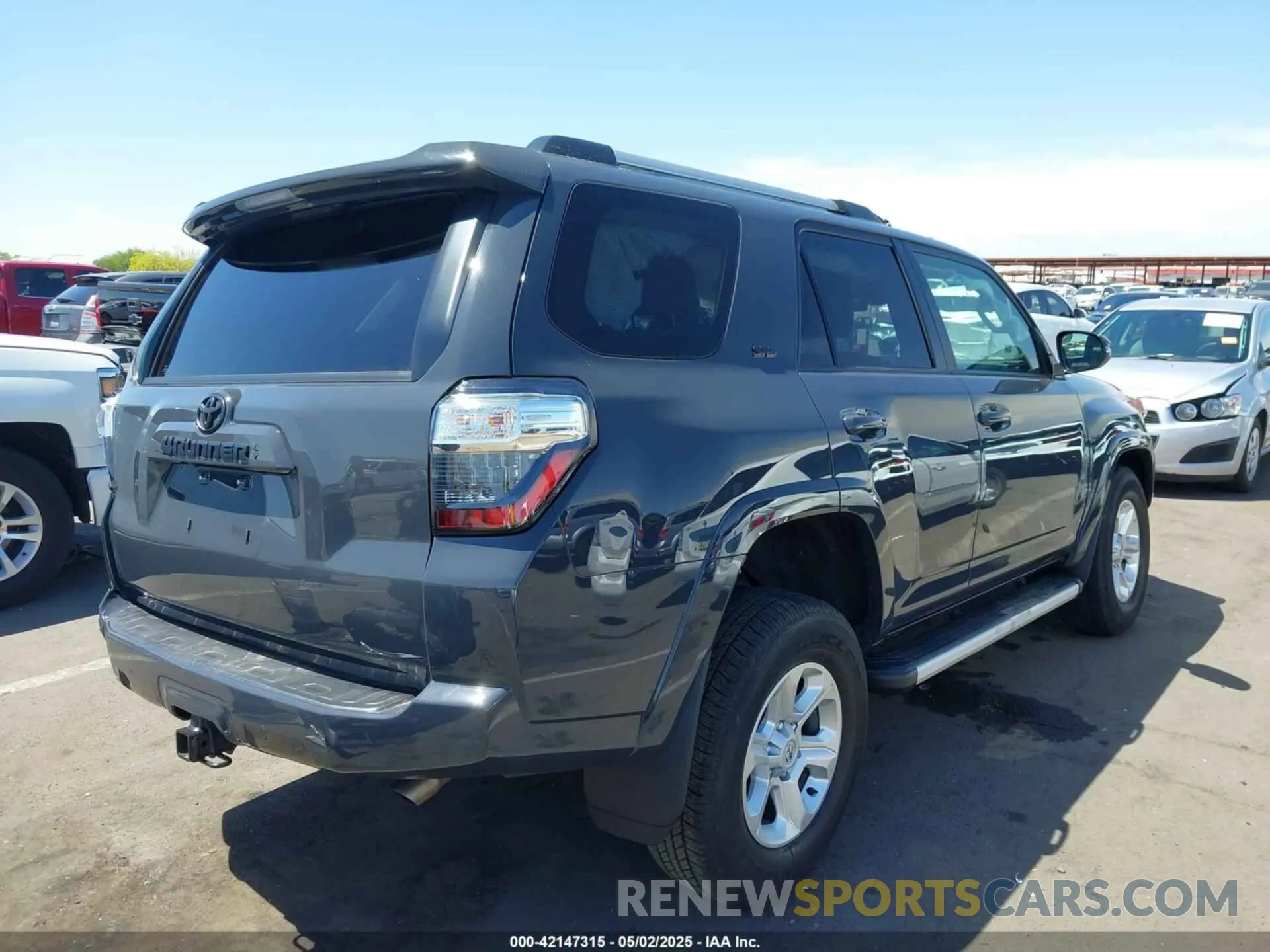 4 Photograph of a damaged car JTENU5JR3R6299316 TOYOTA 4RUNNER 2024