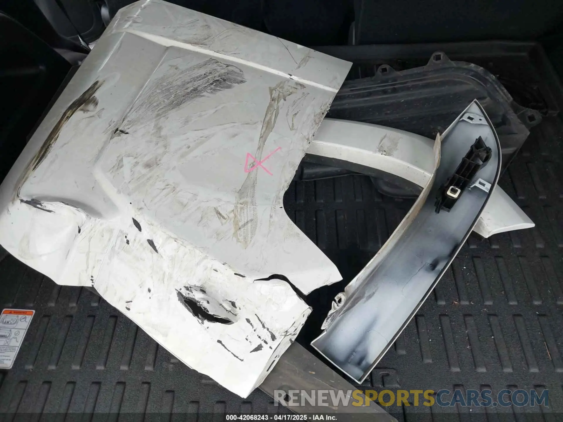 12 Photograph of a damaged car JTENU5JR4R6243479 TOYOTA 4RUNNER 2024