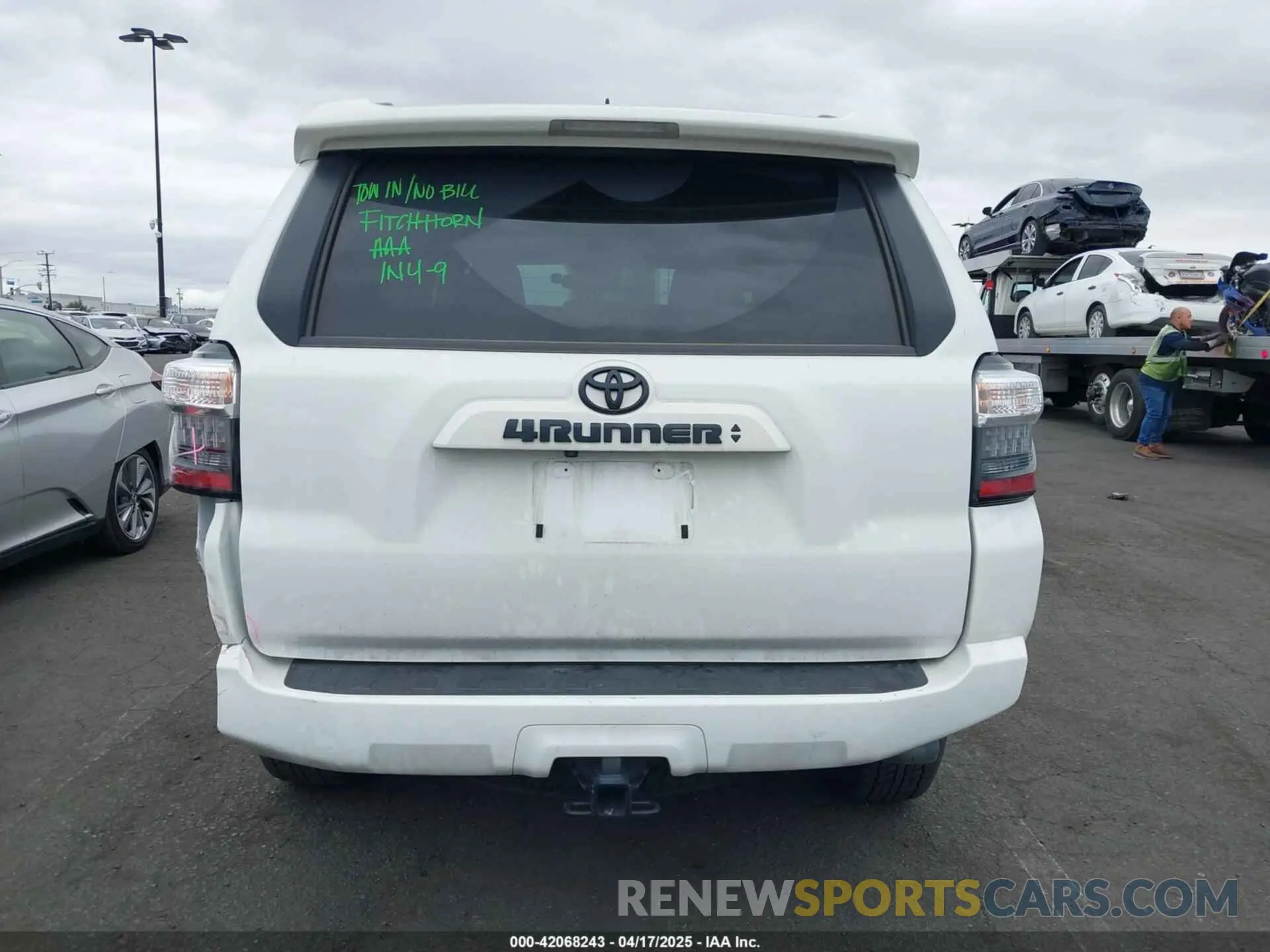 17 Photograph of a damaged car JTENU5JR4R6243479 TOYOTA 4RUNNER 2024