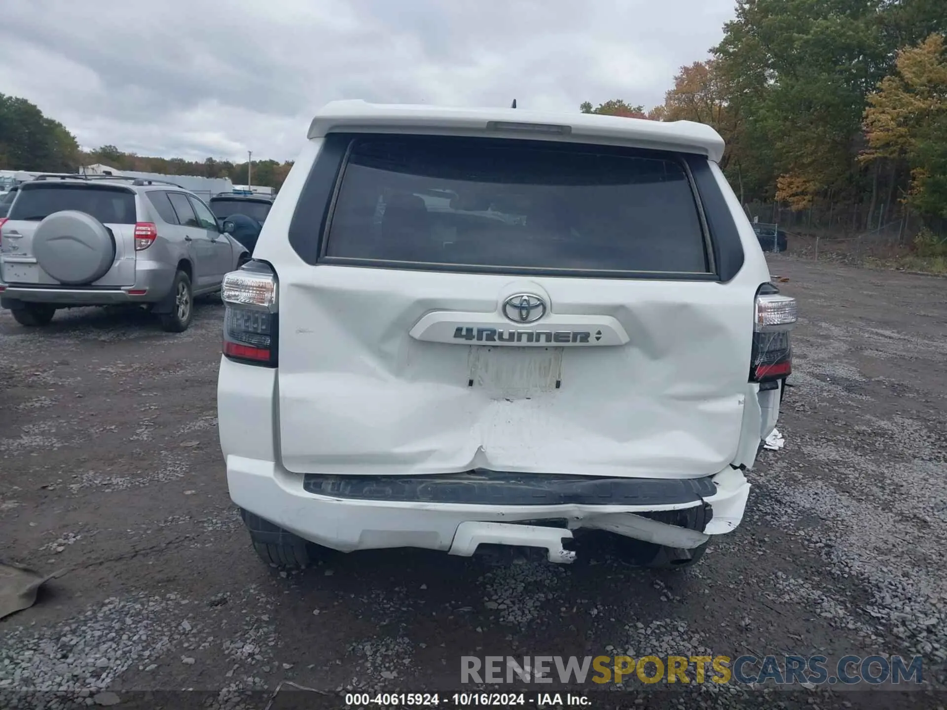 16 Photograph of a damaged car JTENU5JR5R6218655 TOYOTA 4RUNNER 2024