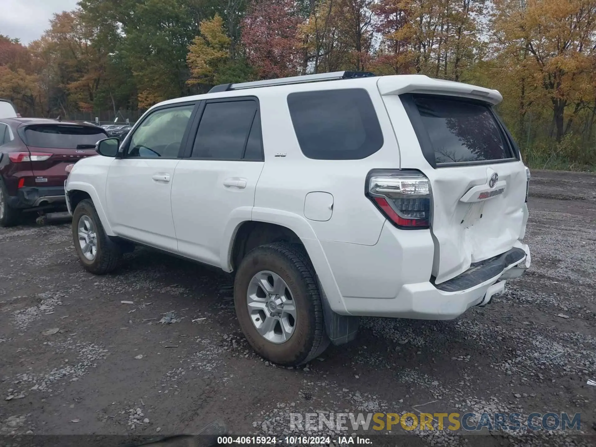 3 Photograph of a damaged car JTENU5JR5R6218655 TOYOTA 4RUNNER 2024