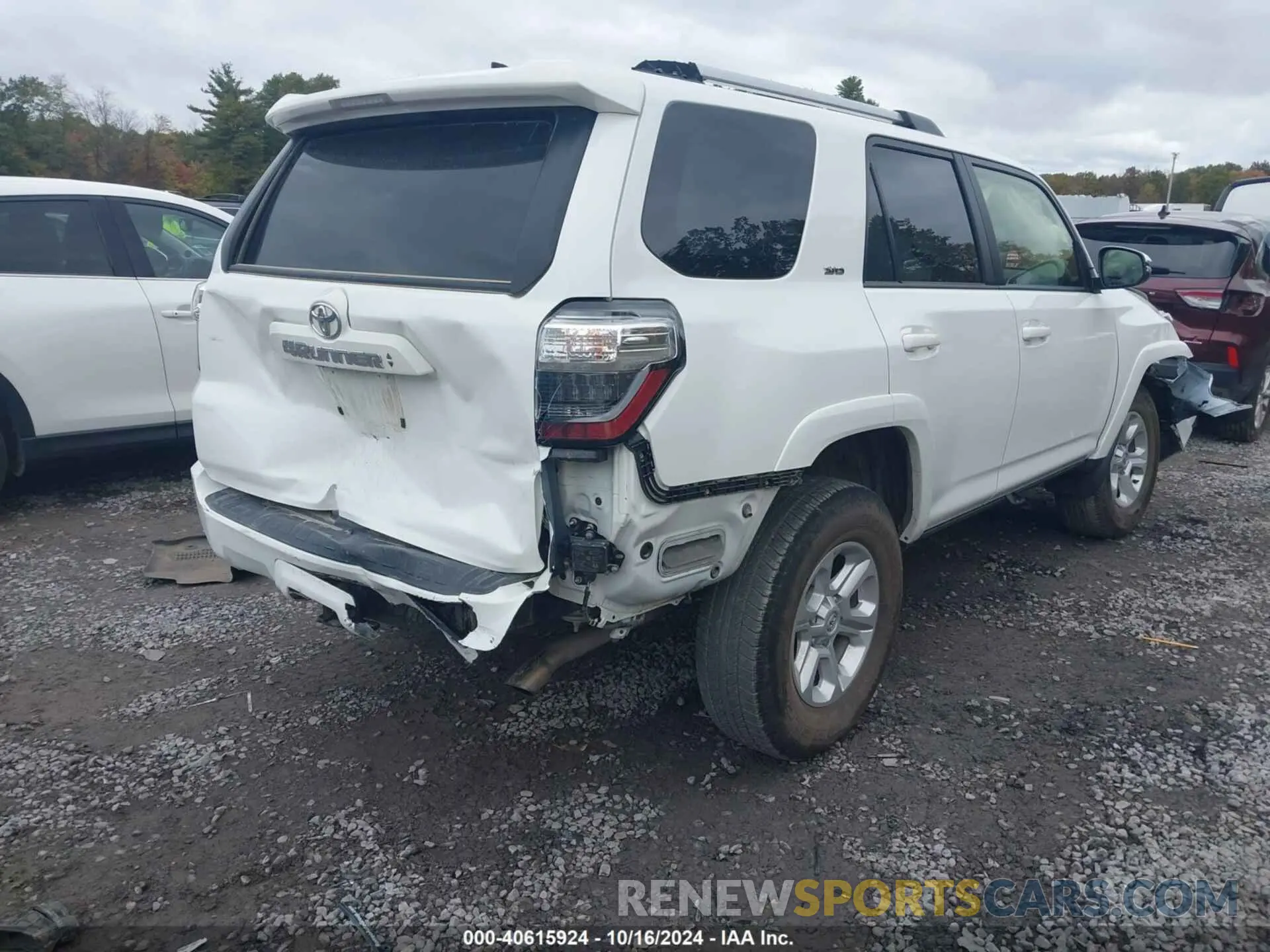 4 Photograph of a damaged car JTENU5JR5R6218655 TOYOTA 4RUNNER 2024