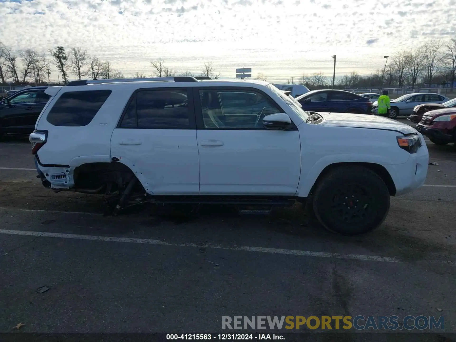 14 Photograph of a damaged car JTENU5JR6R6278704 TOYOTA 4RUNNER 2024