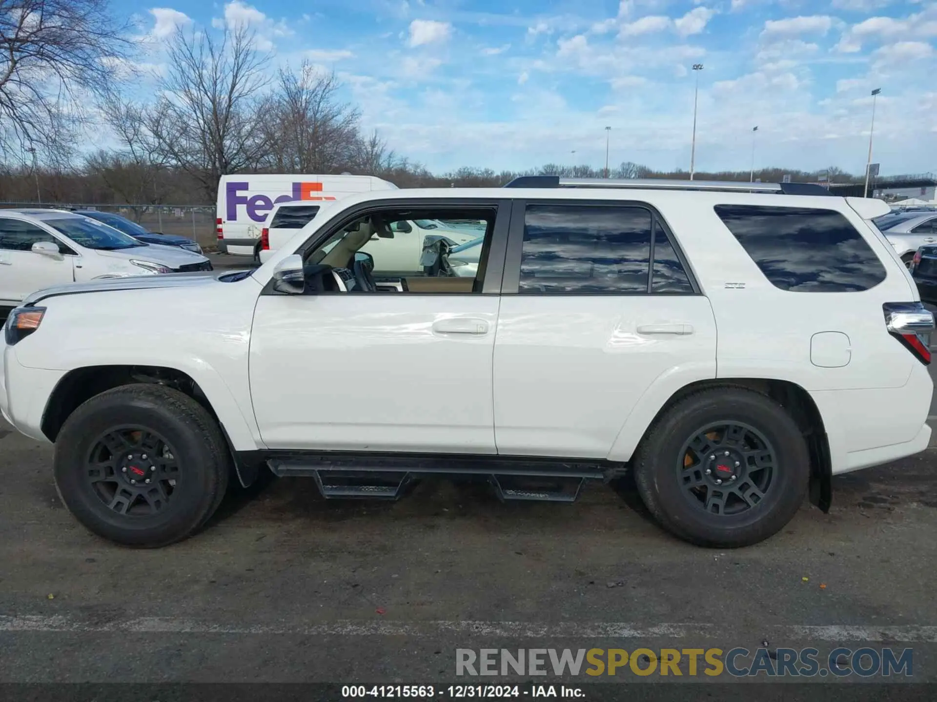15 Photograph of a damaged car JTENU5JR6R6278704 TOYOTA 4RUNNER 2024