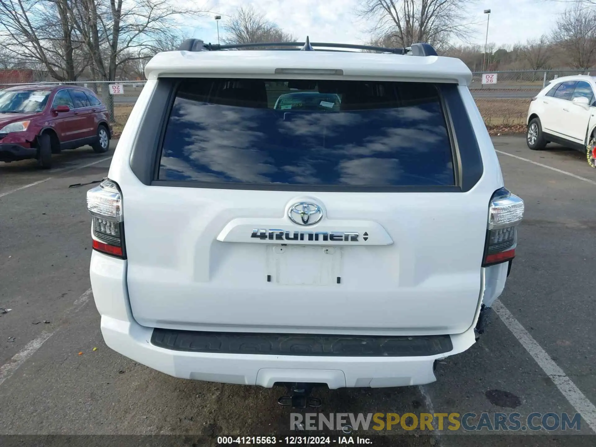 17 Photograph of a damaged car JTENU5JR6R6278704 TOYOTA 4RUNNER 2024