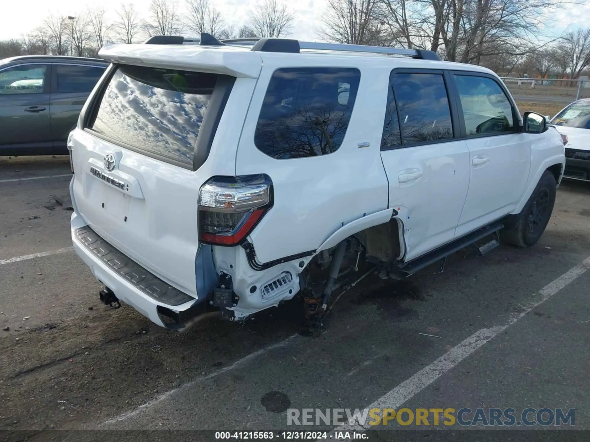 4 Photograph of a damaged car JTENU5JR6R6278704 TOYOTA 4RUNNER 2024