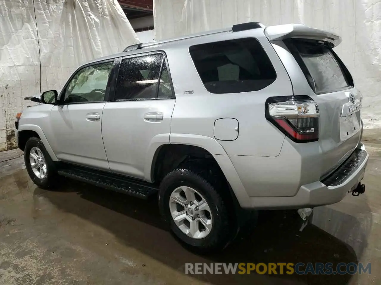 2 Photograph of a damaged car JTENU5JR6R6285622 TOYOTA 4RUNNER 2024