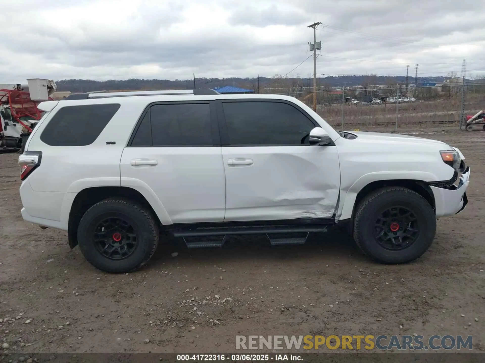 13 Photograph of a damaged car JTENU5JR7R6259742 TOYOTA 4RUNNER 2024