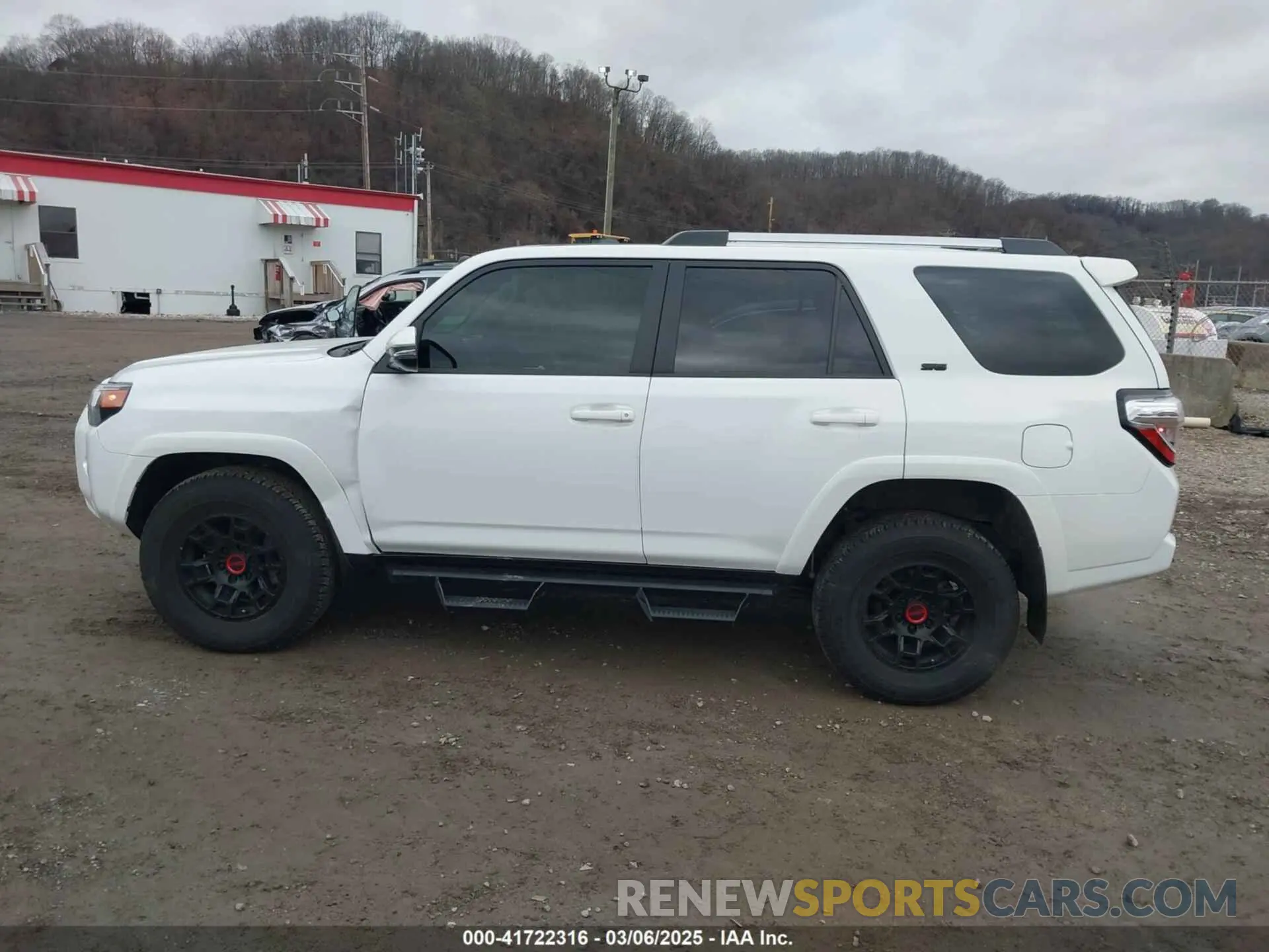 14 Photograph of a damaged car JTENU5JR7R6259742 TOYOTA 4RUNNER 2024