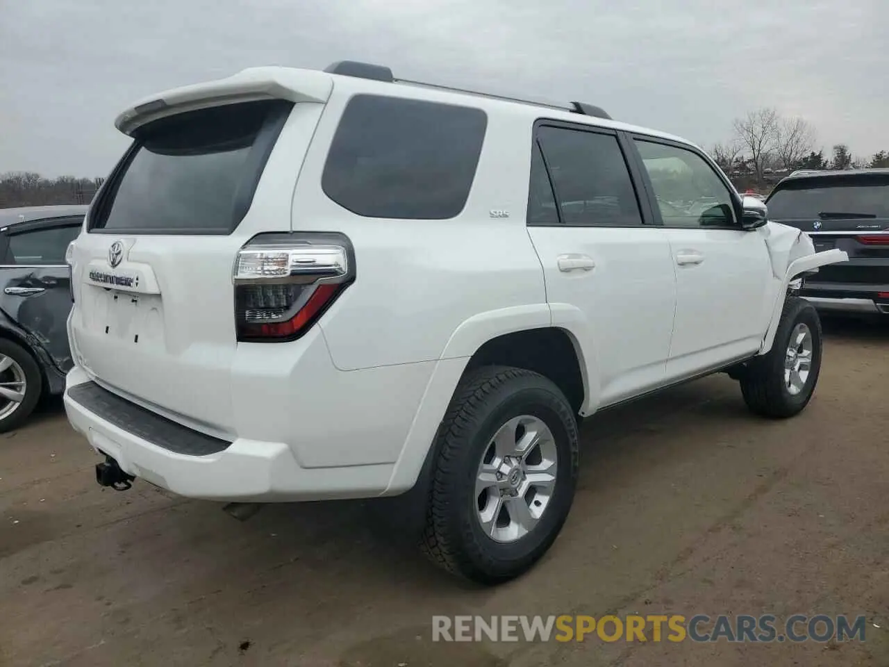 3 Photograph of a damaged car JTENU5JR7R6288805 TOYOTA 4RUNNER 2024