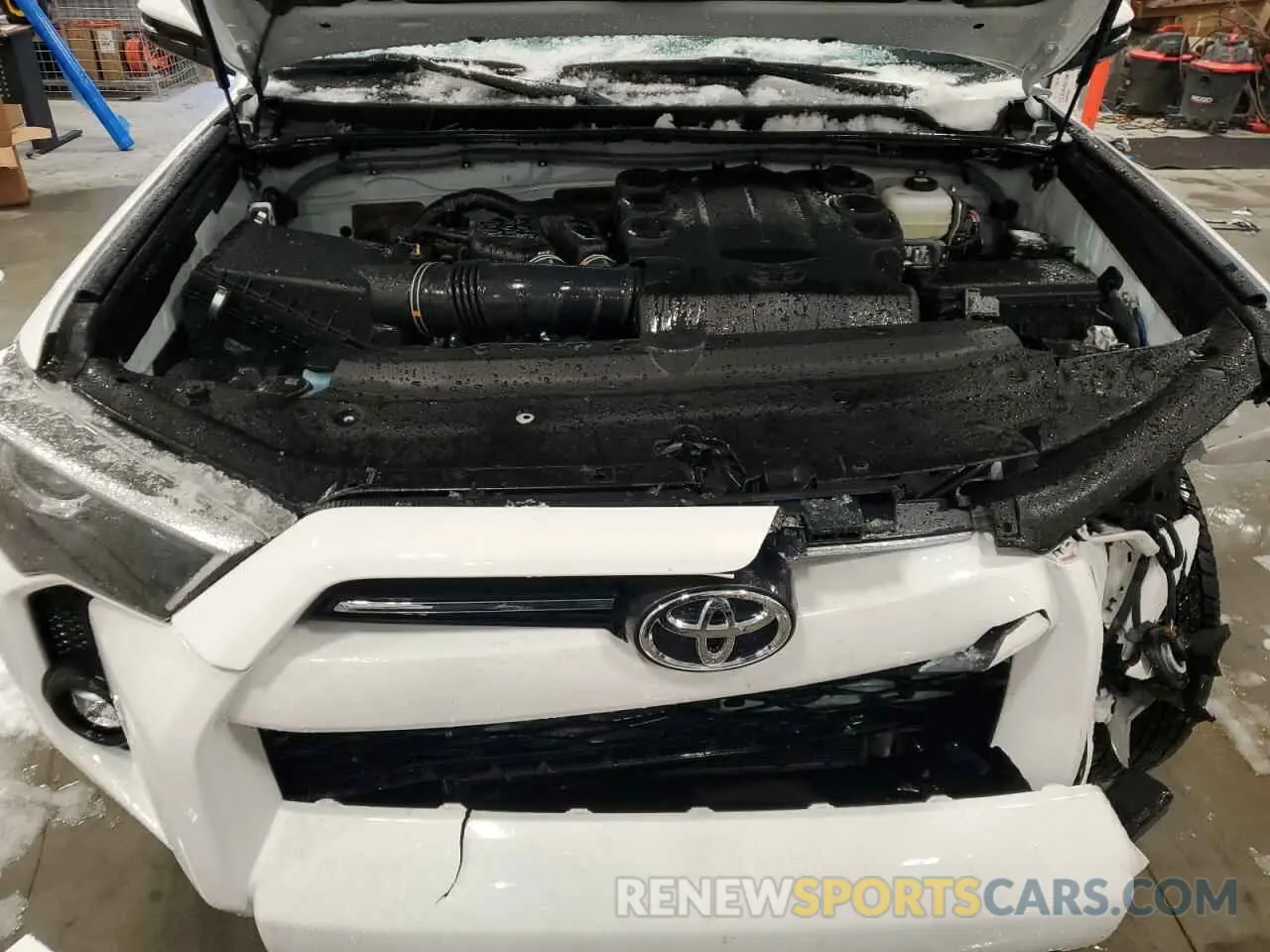 12 Photograph of a damaged car JTENU5JR8R6262830 TOYOTA 4RUNNER 2024
