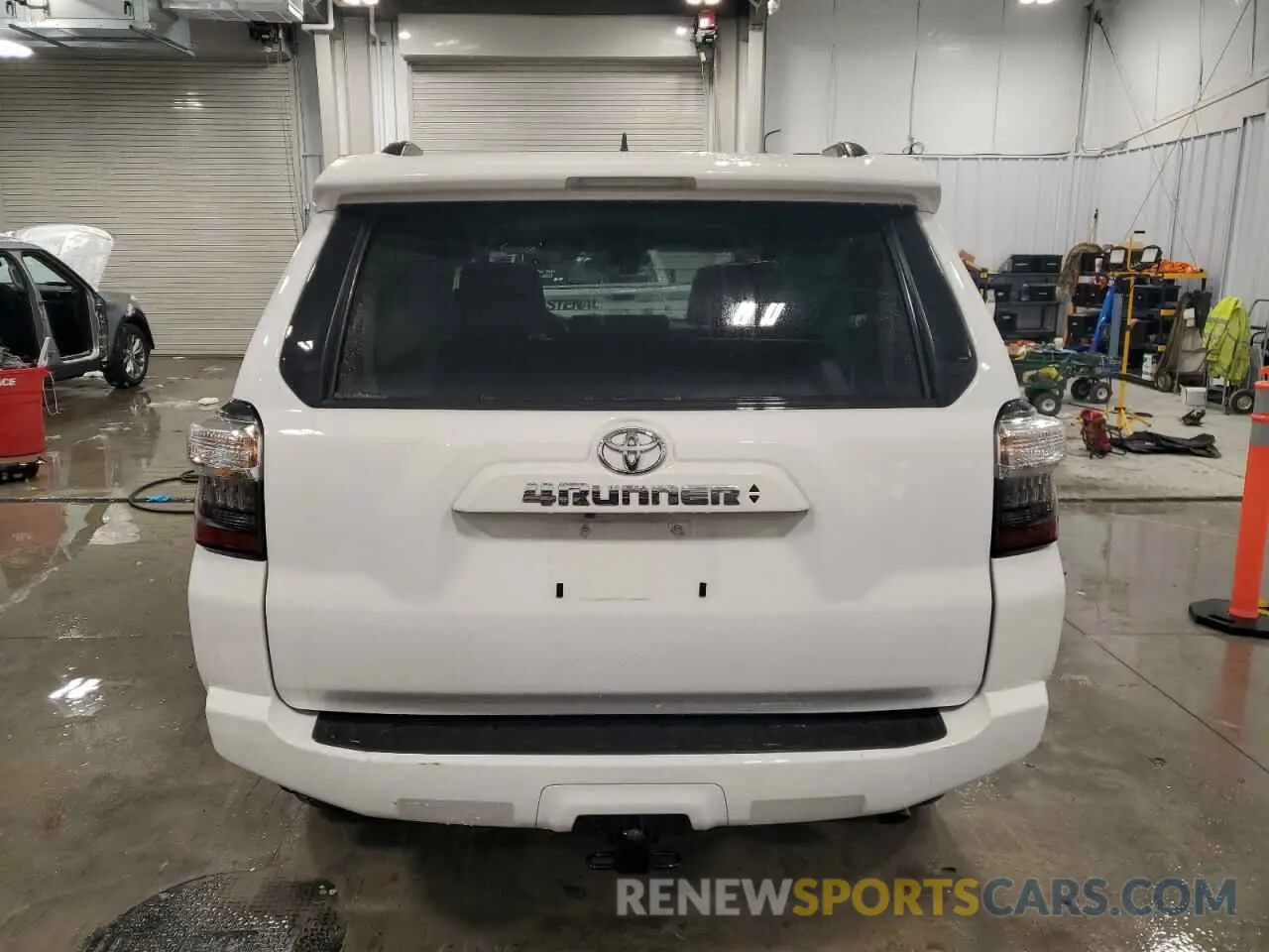 6 Photograph of a damaged car JTENU5JR8R6262830 TOYOTA 4RUNNER 2024
