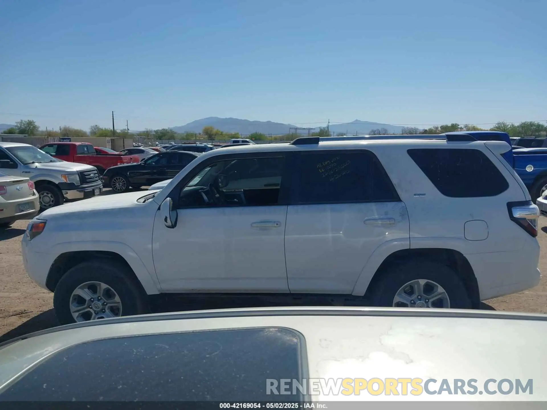 13 Photograph of a damaged car JTENU5JR8R6285394 TOYOTA 4RUNNER 2024