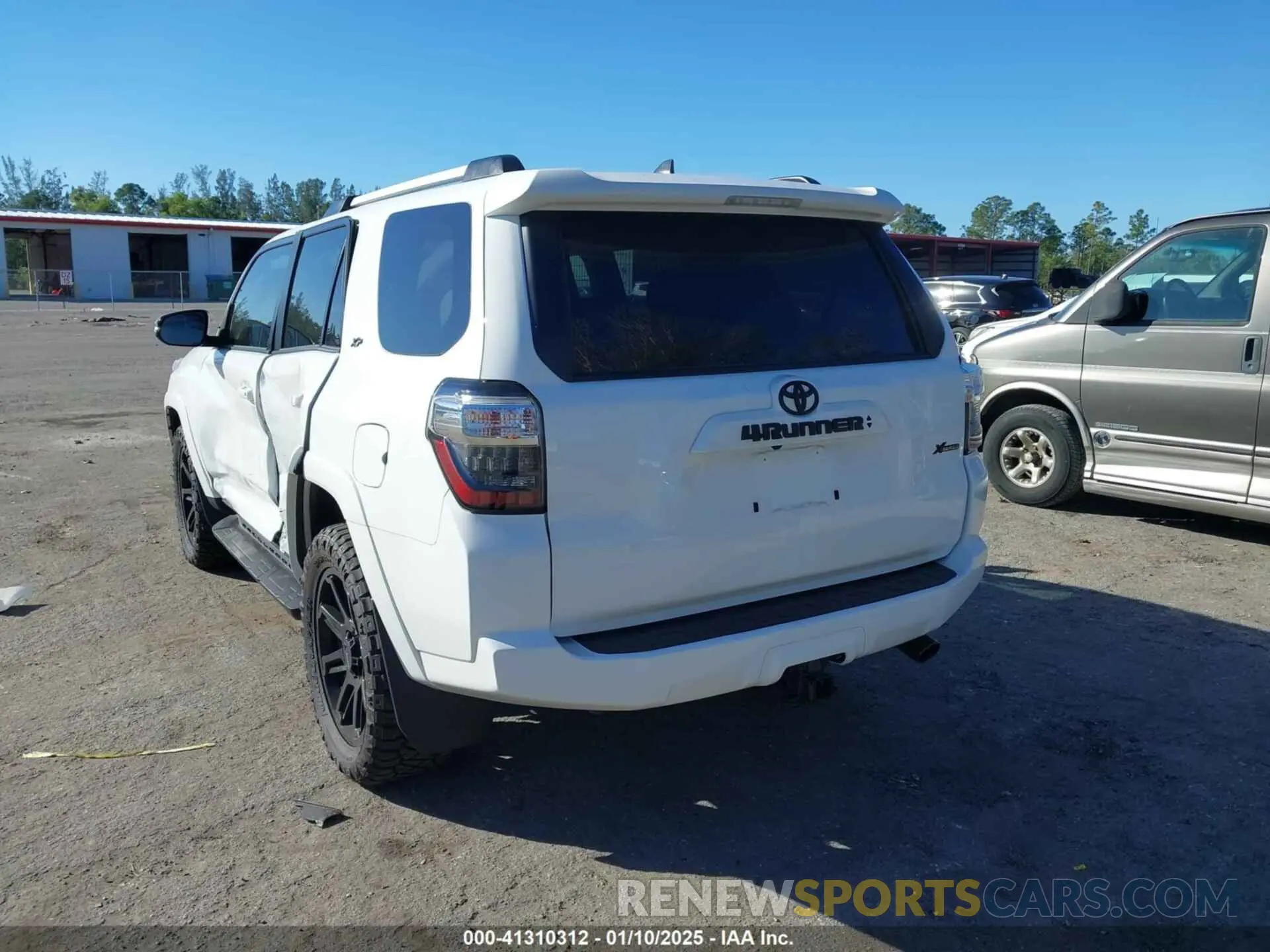 12 Photograph of a damaged car JTENU5JR9R6264747 TOYOTA 4RUNNER 2024
