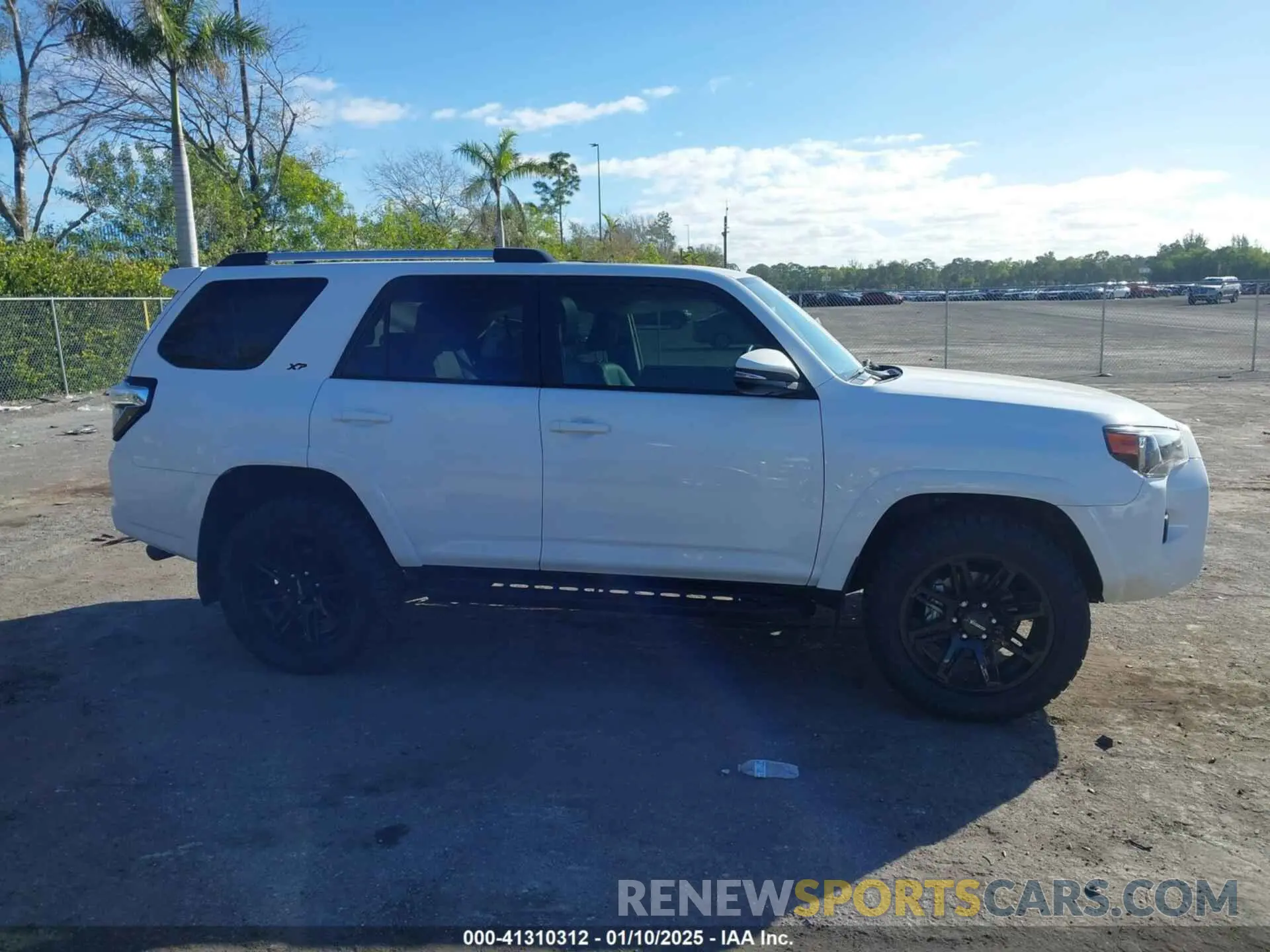 14 Photograph of a damaged car JTENU5JR9R6264747 TOYOTA 4RUNNER 2024