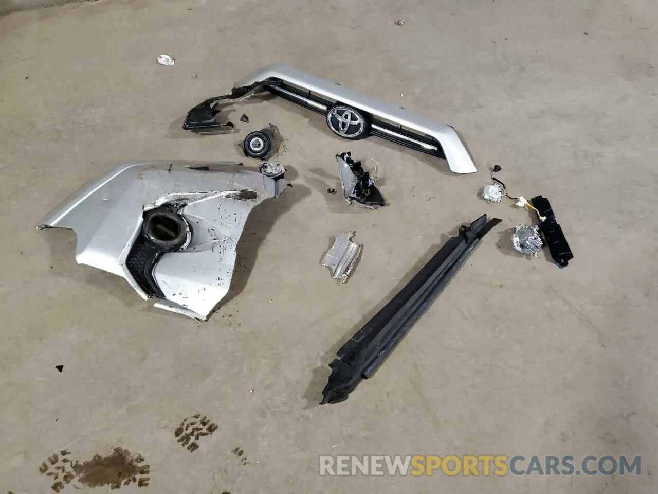13 Photograph of a damaged car JTEPU5JR1R6220959 TOYOTA 4RUNNER 2024