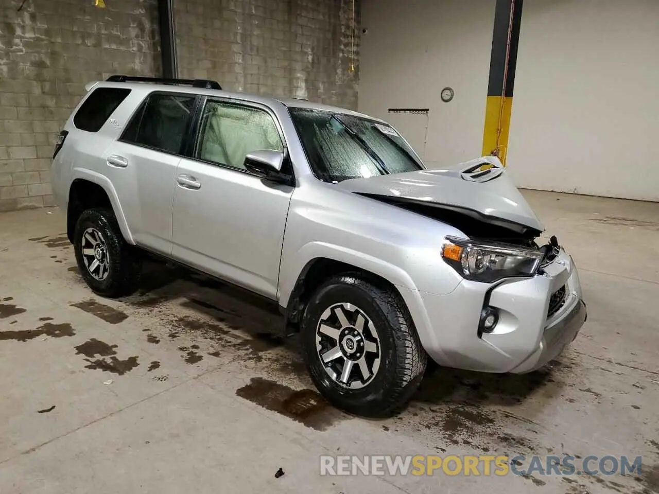 4 Photograph of a damaged car JTEPU5JR1R6220959 TOYOTA 4RUNNER 2024