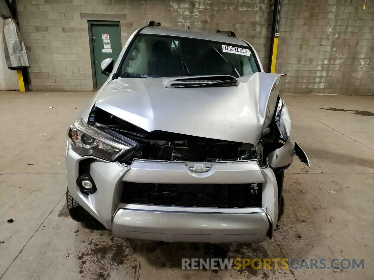 5 Photograph of a damaged car JTEPU5JR1R6220959 TOYOTA 4RUNNER 2024