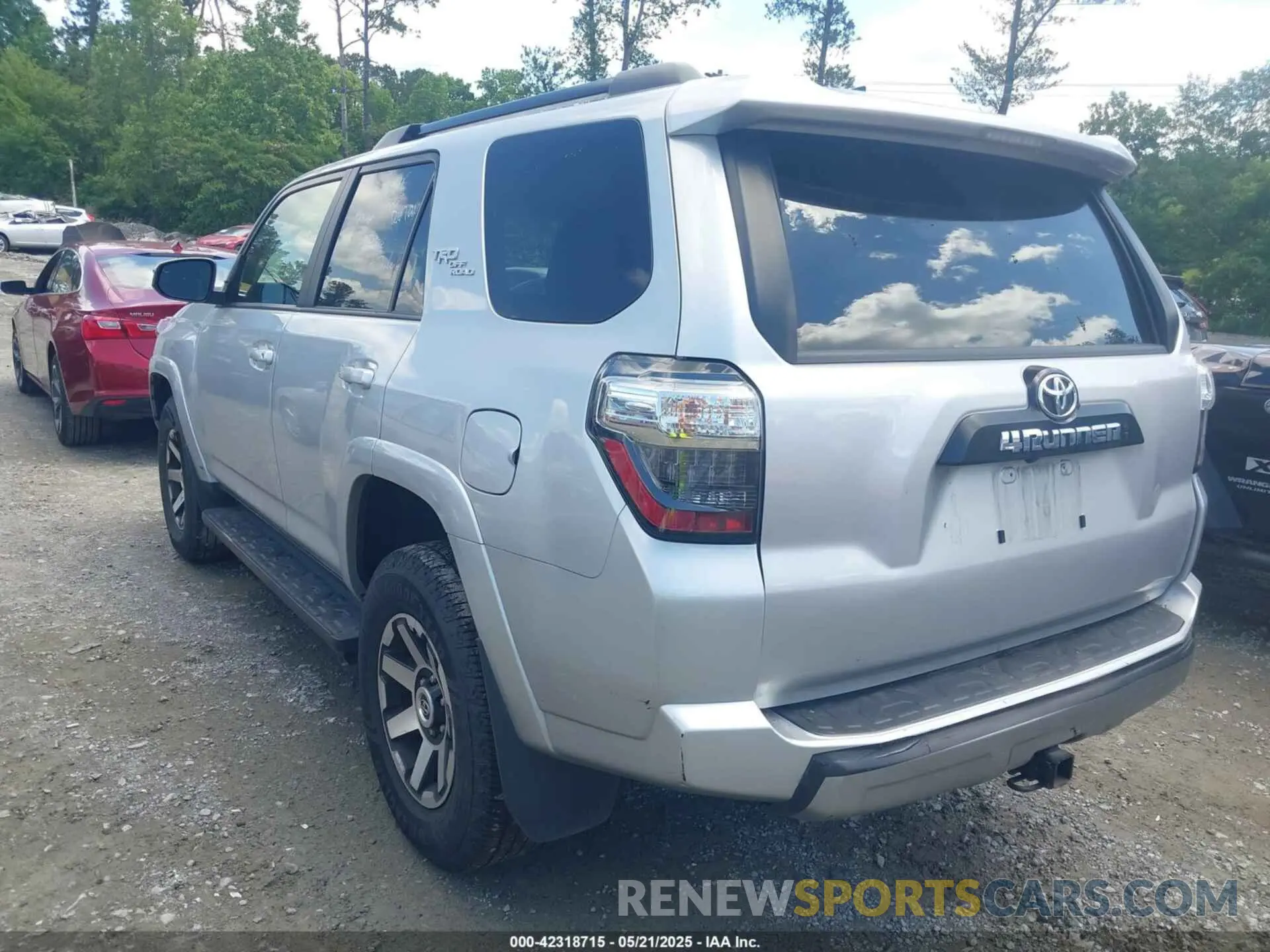 14 Photograph of a damaged car JTEPU5JR7R6256199 TOYOTA 4RUNNER 2024