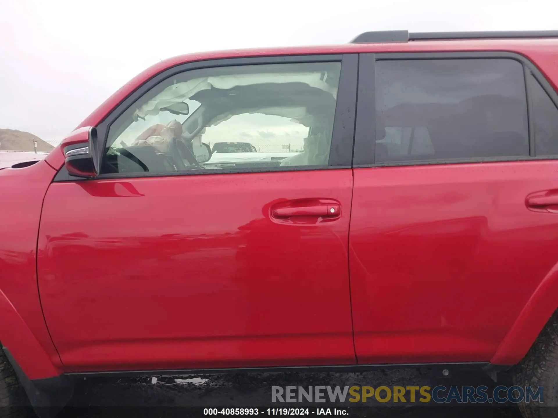 15 Photograph of a damaged car JTERU5JR0R6215843 TOYOTA 4RUNNER 2024