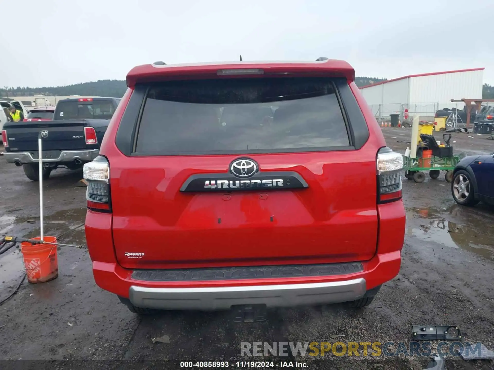 17 Photograph of a damaged car JTERU5JR0R6215843 TOYOTA 4RUNNER 2024